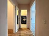 Flur mit Abstellraum links 