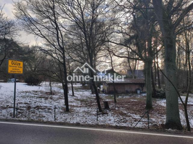 von der Straße /Rückseitig