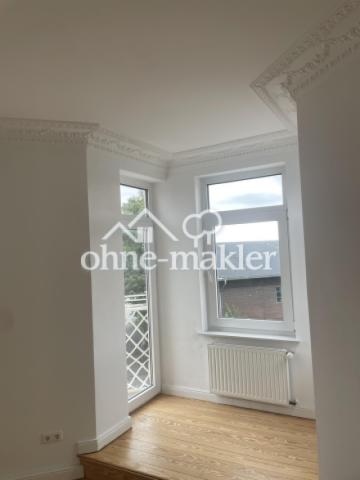 Erker mit Tür zum Balkon