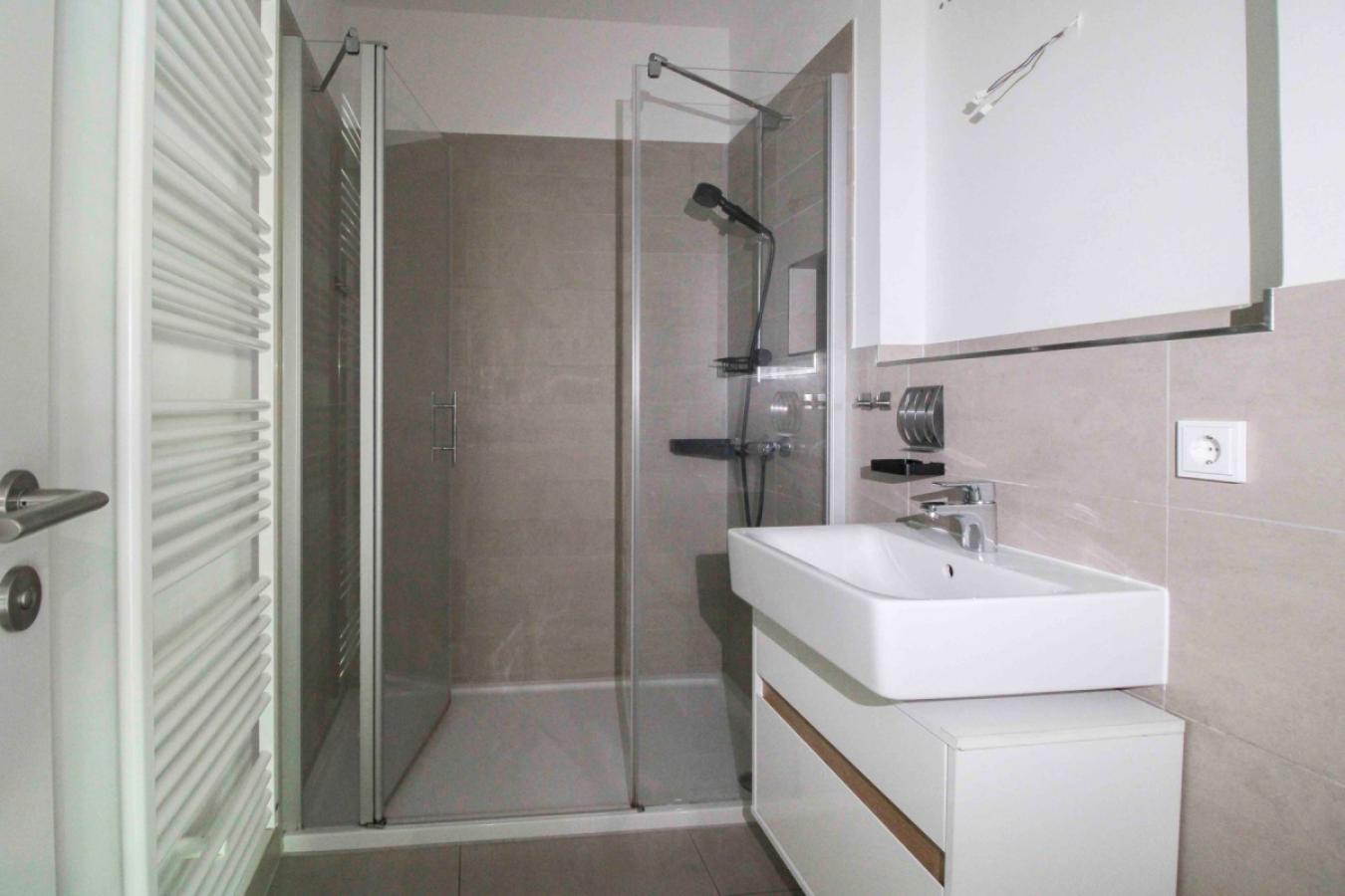 Badezimmer mit Dusche