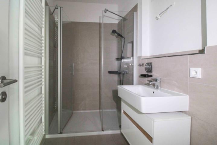 Badezimmer mit Dusche