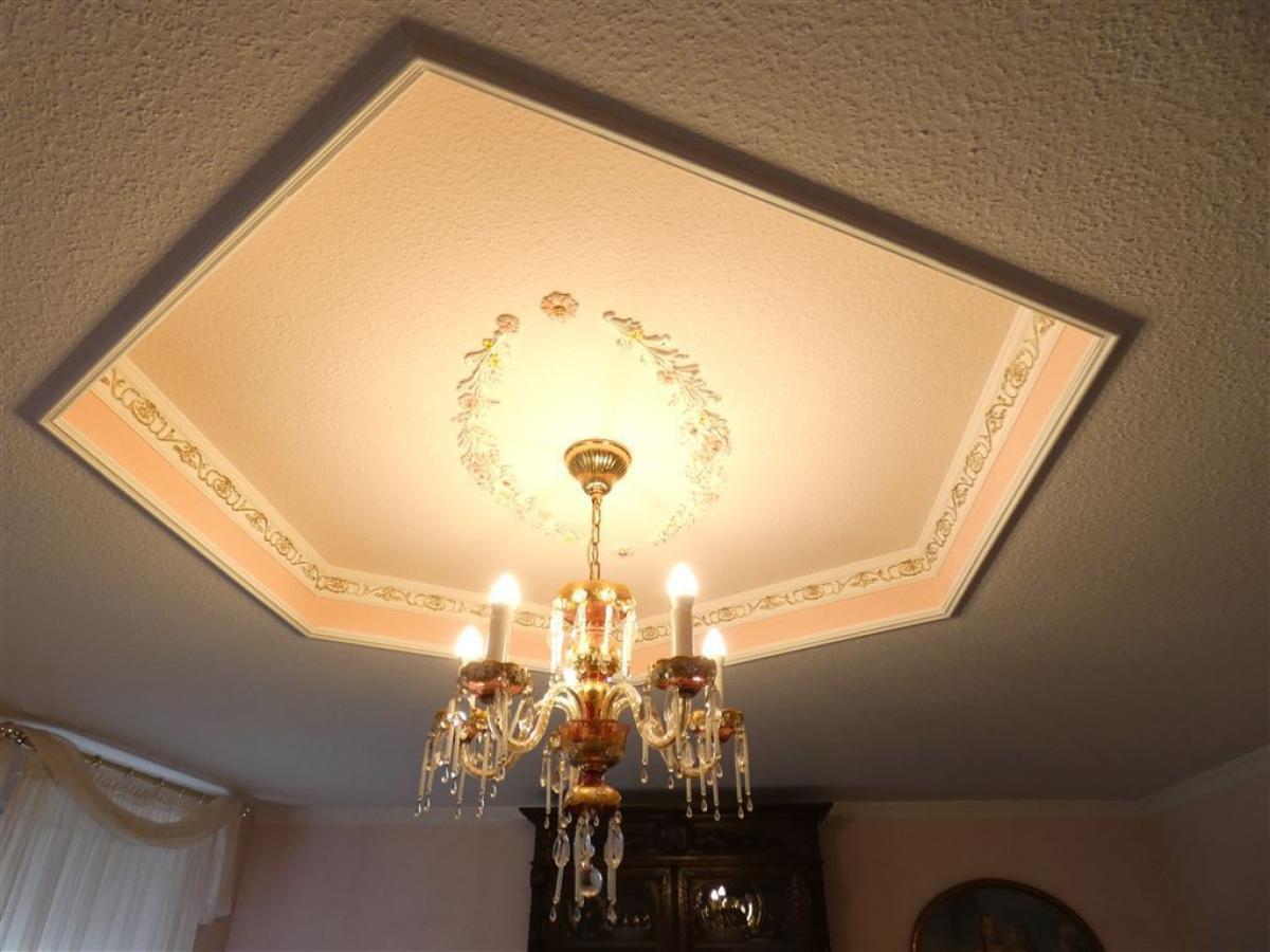 schöner Stuck im Wohn.- Esszimmer