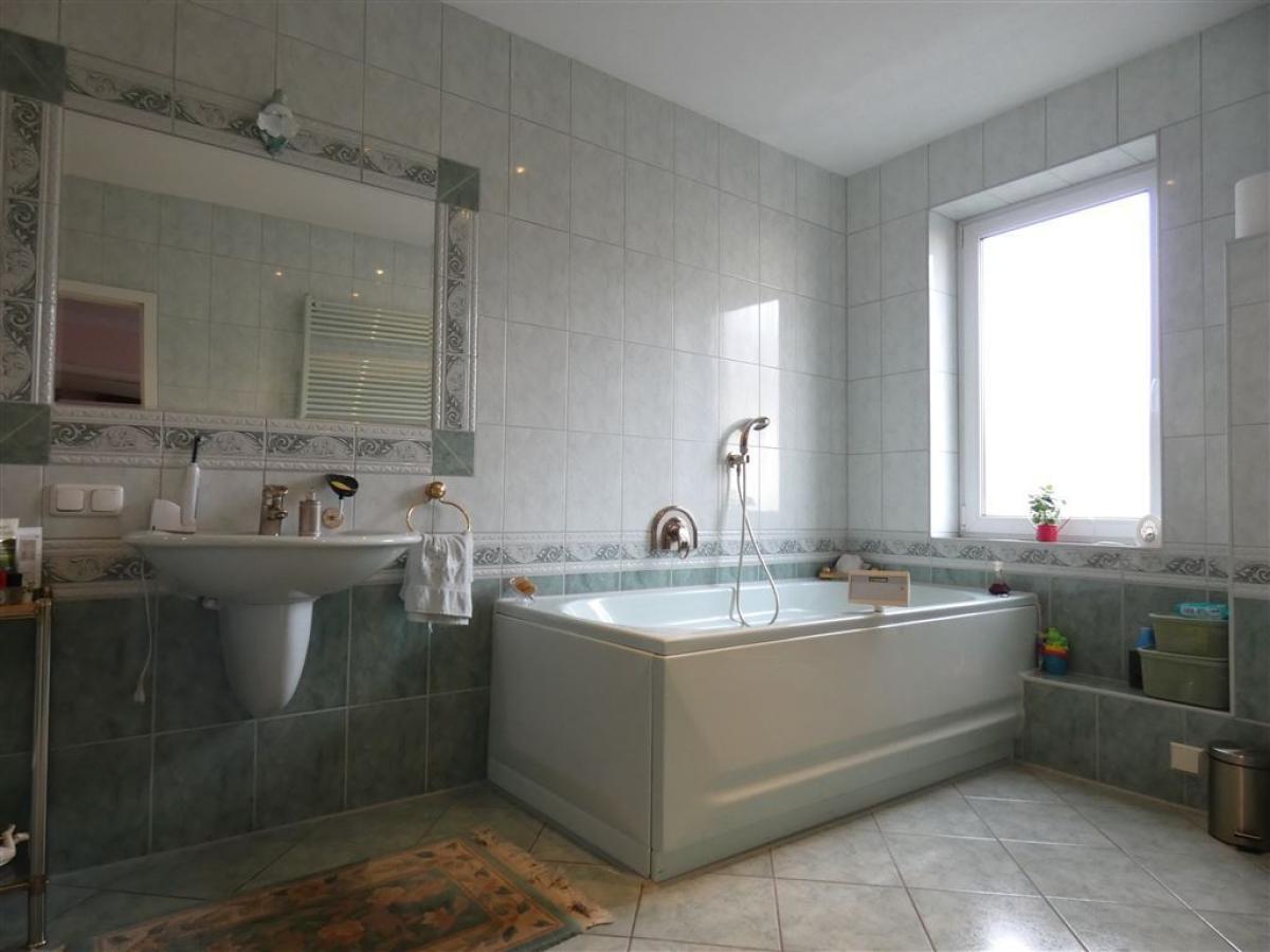 helles geräumiges Masterbad 1.OG