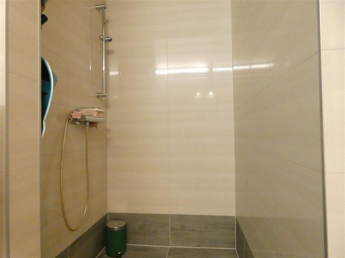 mit begehbarer Dusche