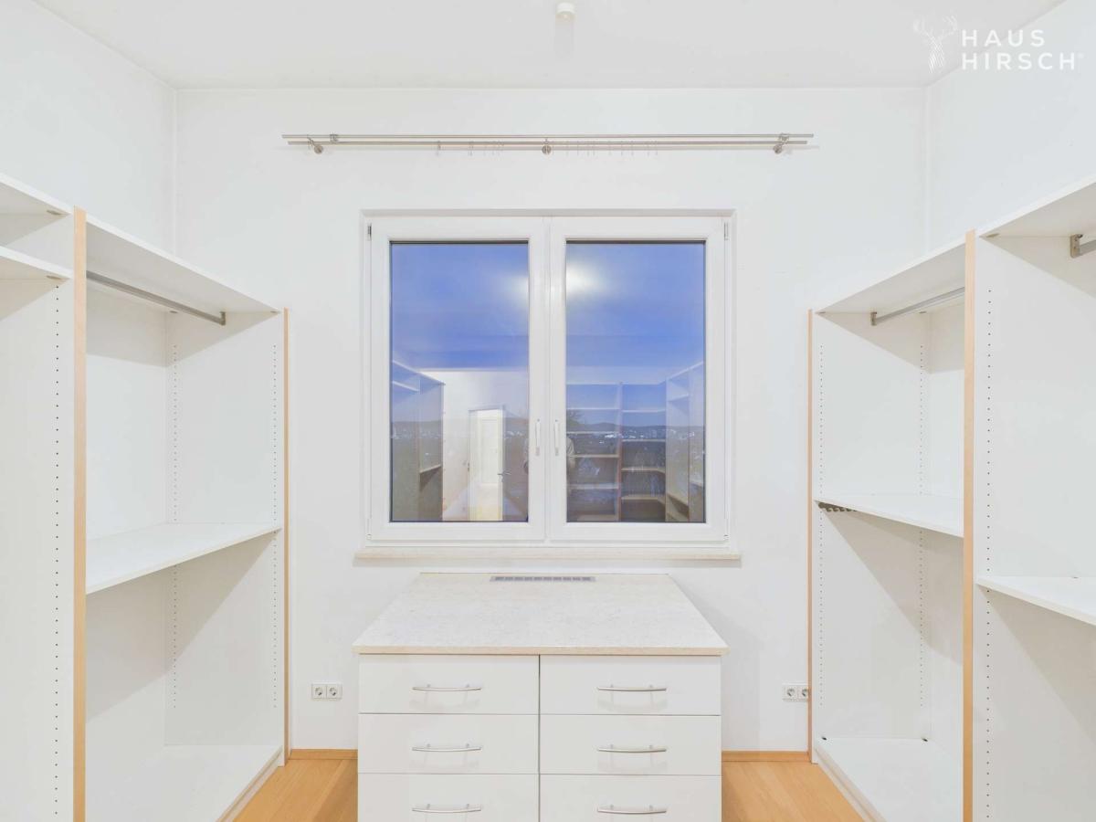 Ankleidezimmer angrenzend an Zimmer 2 