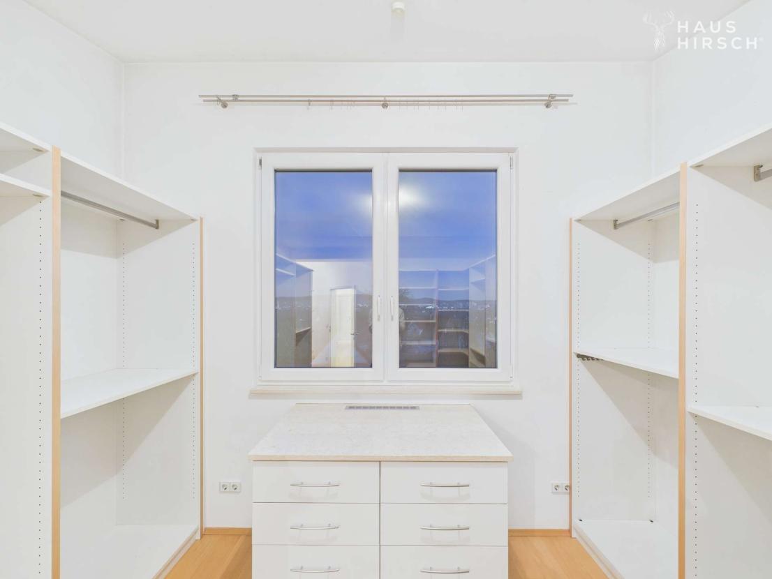 Ankleidezimmer angrenzend an Zimmer 2 