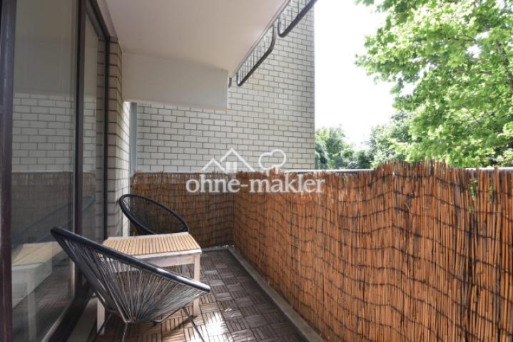 Balkon mit Sitzgelegenheit