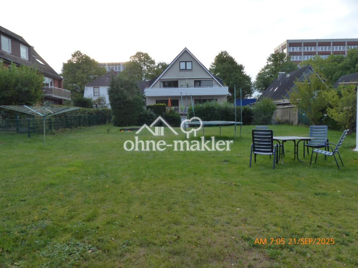 Großzügiger Garten mit MFH