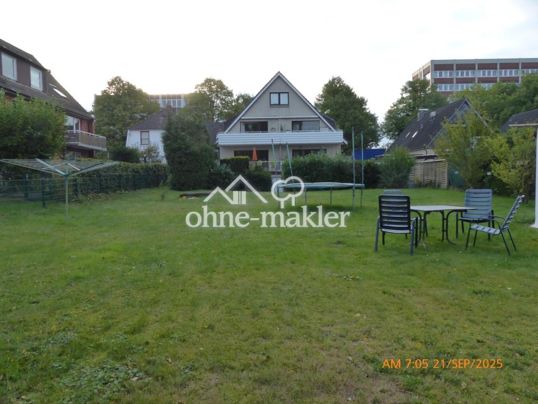 Großzügiger Garten mit MFH