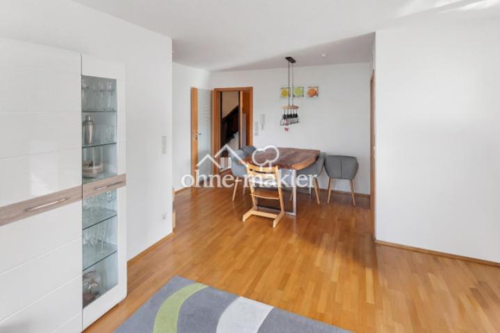 Wohnzimmer zu Essbereich