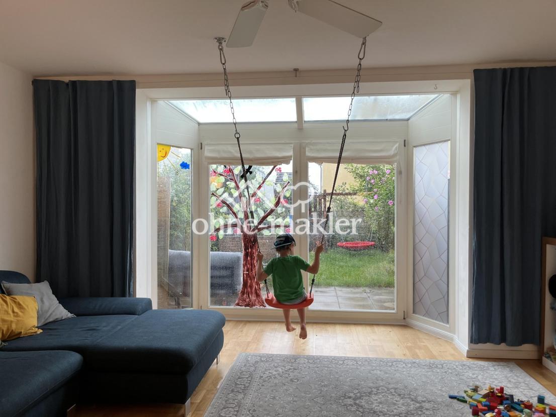 Wohnzimmer mit Gartenblick