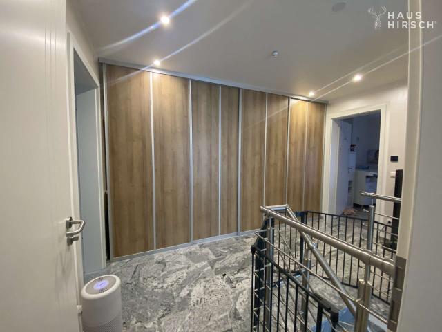 OG Flur mit Einbauschrank