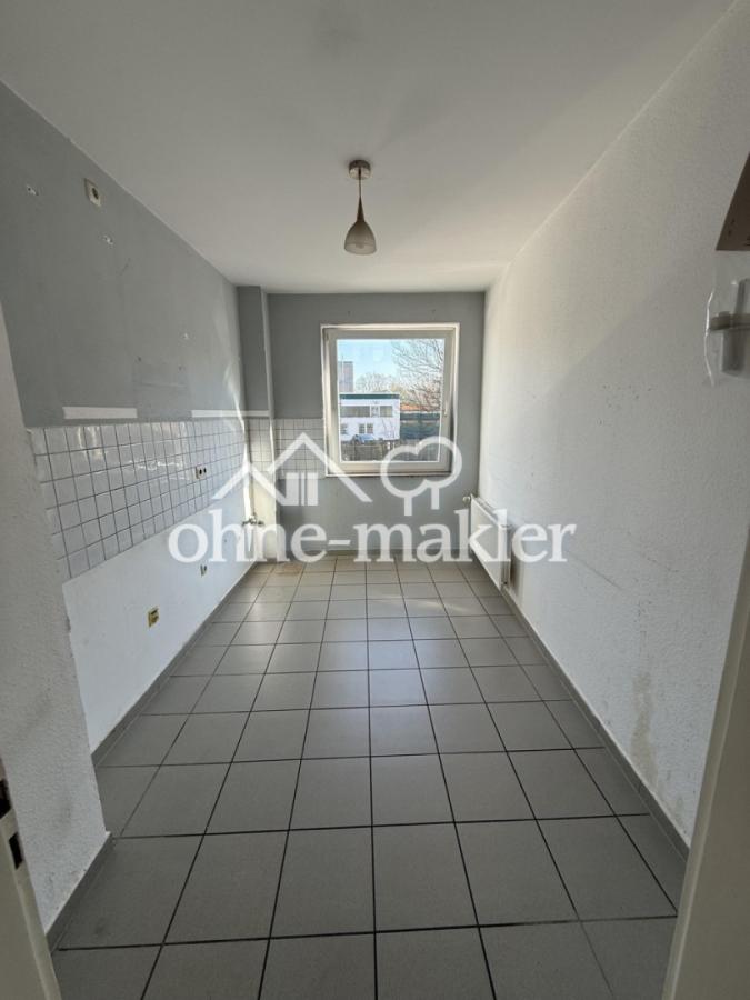 Küche mit Blick in den Garten