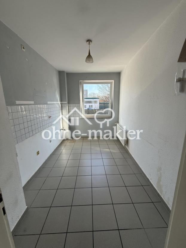 Küche mit Blick in den Garten