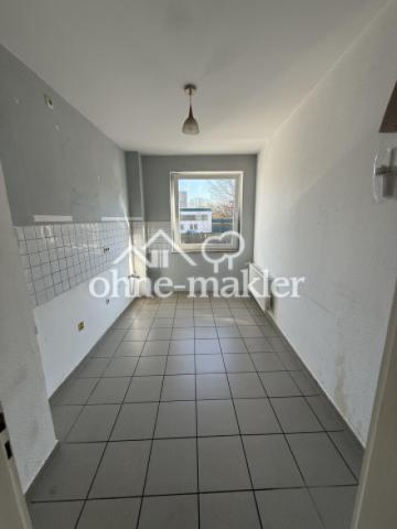 Küche mit Blick in den Garten