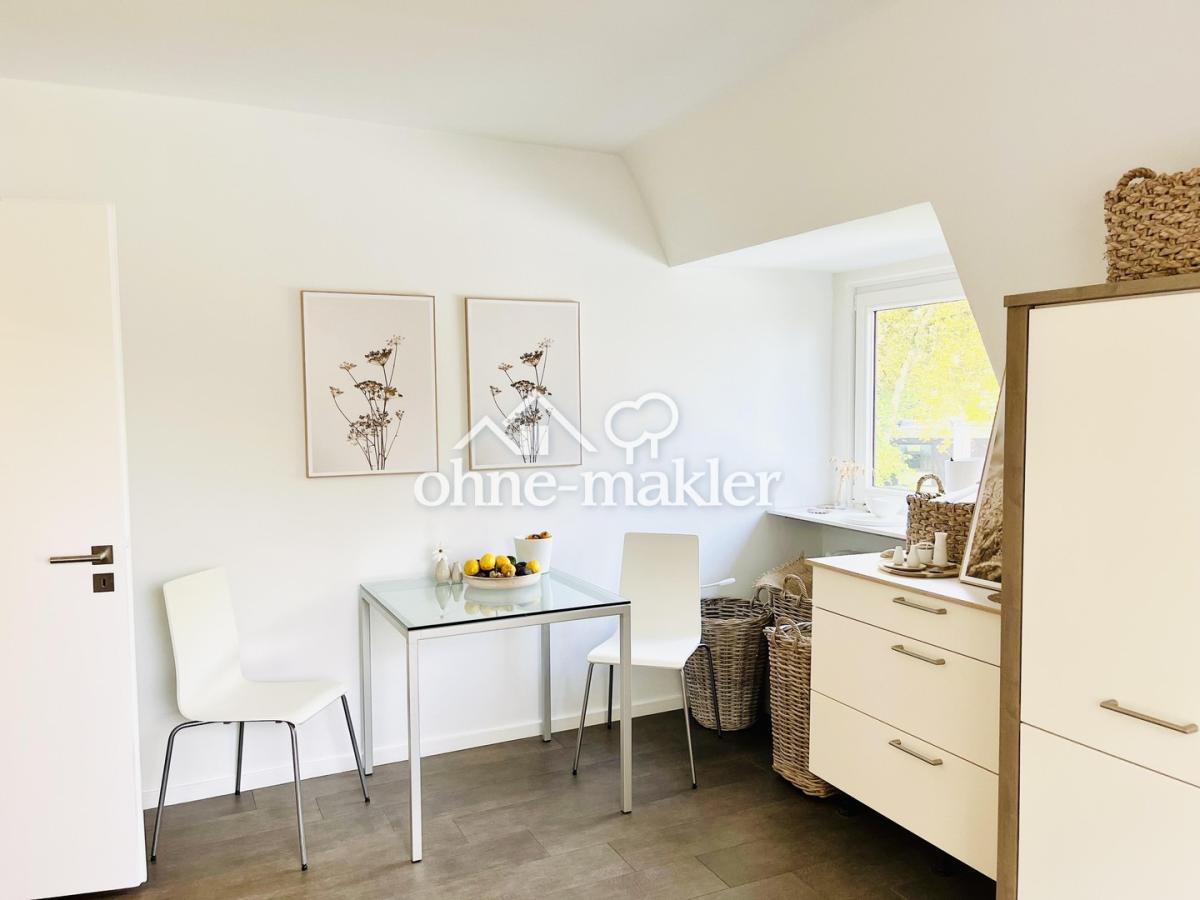 Küche - Tisch und 2. Fenster