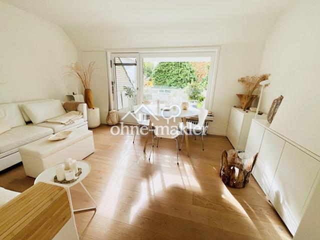 Wohnzimmer, Tür zur Loggia