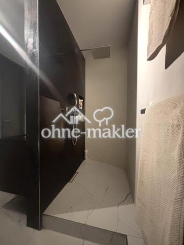 begehbare offene Marmordusche