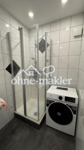 Badezimmer mit Waschmaschine 