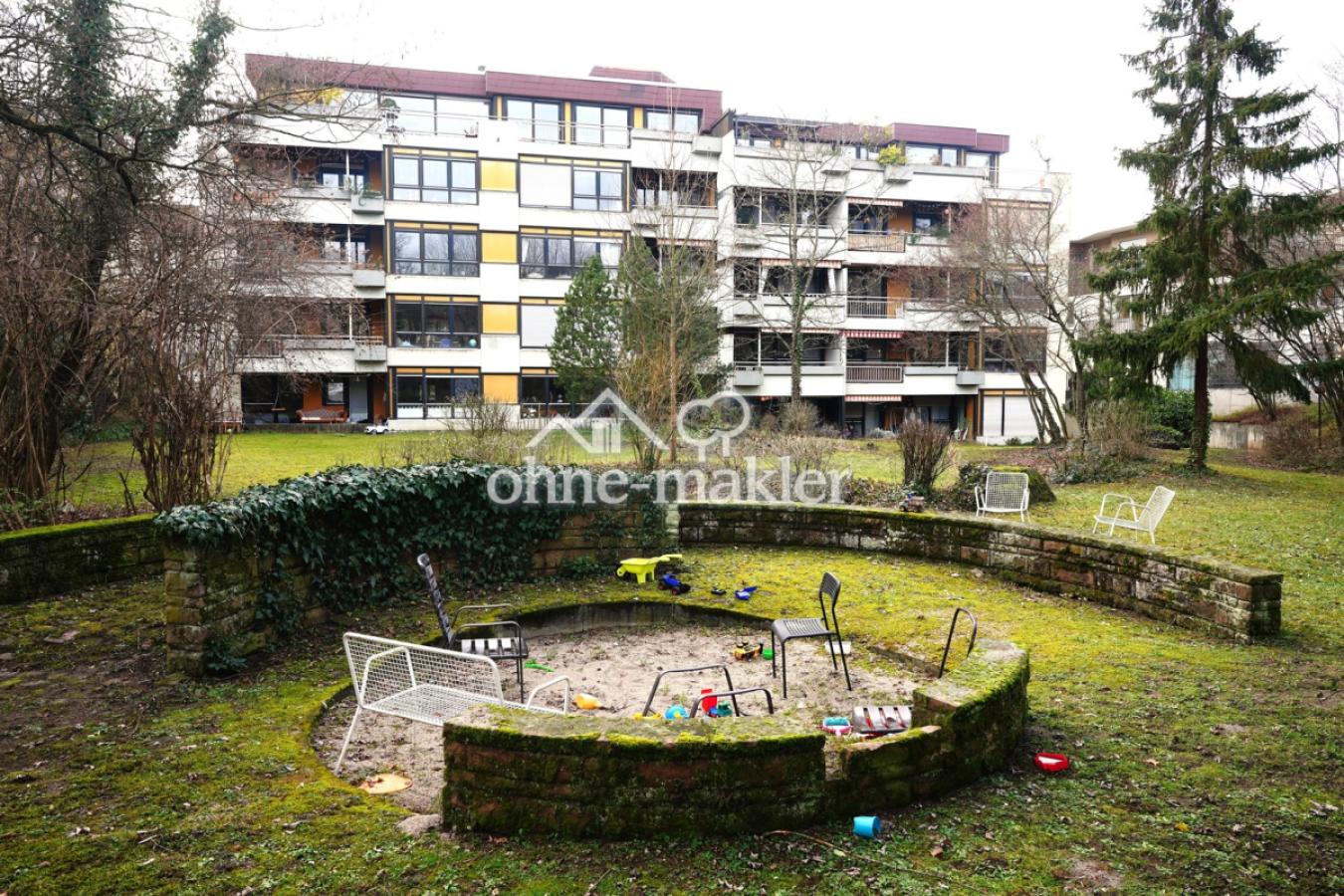 Garten mit Blick aufs Haus