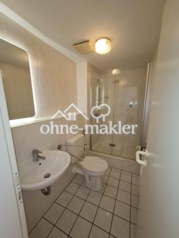 Dusche hinter Glastür