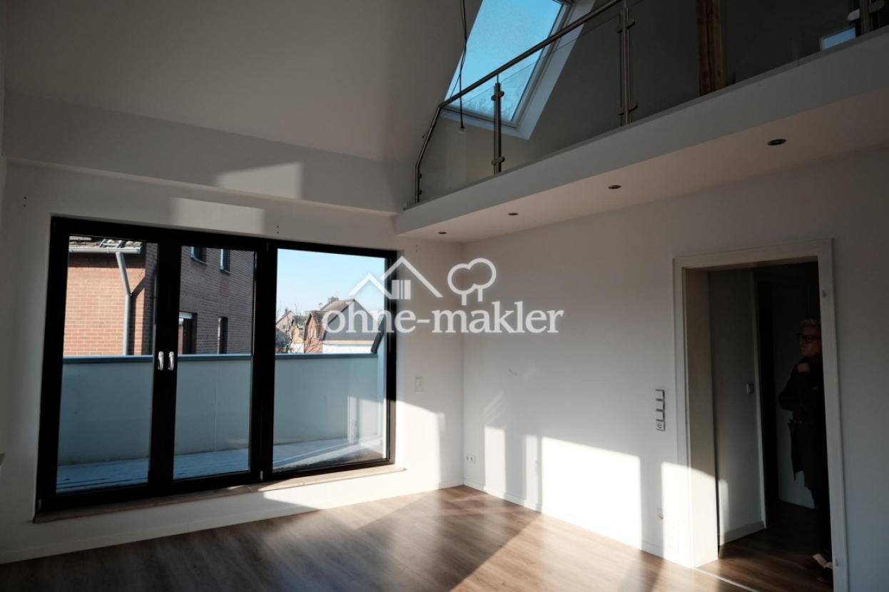 Wohnzimmer, Balkon u Galerie