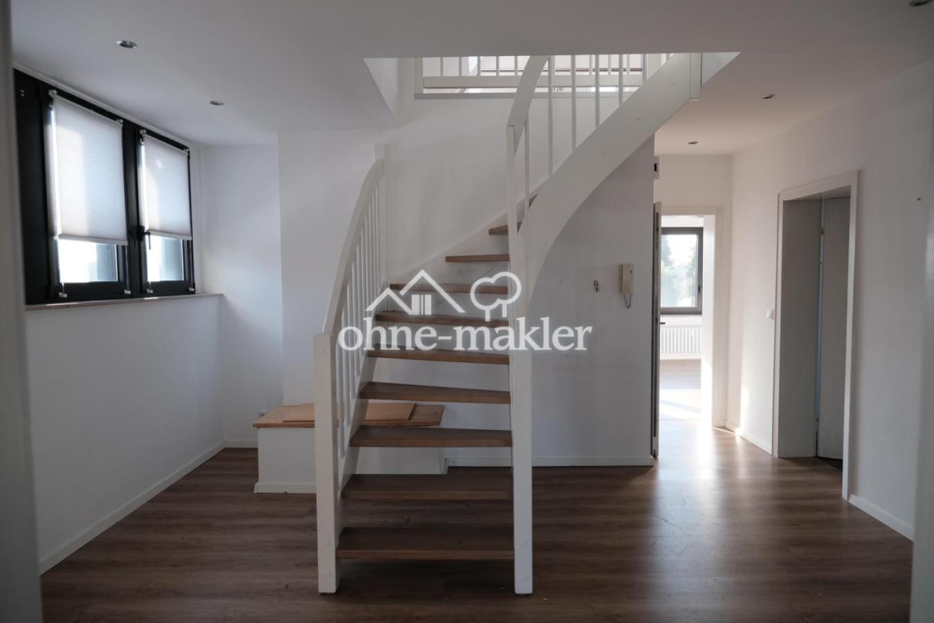 Diele Treppenaufgang DG