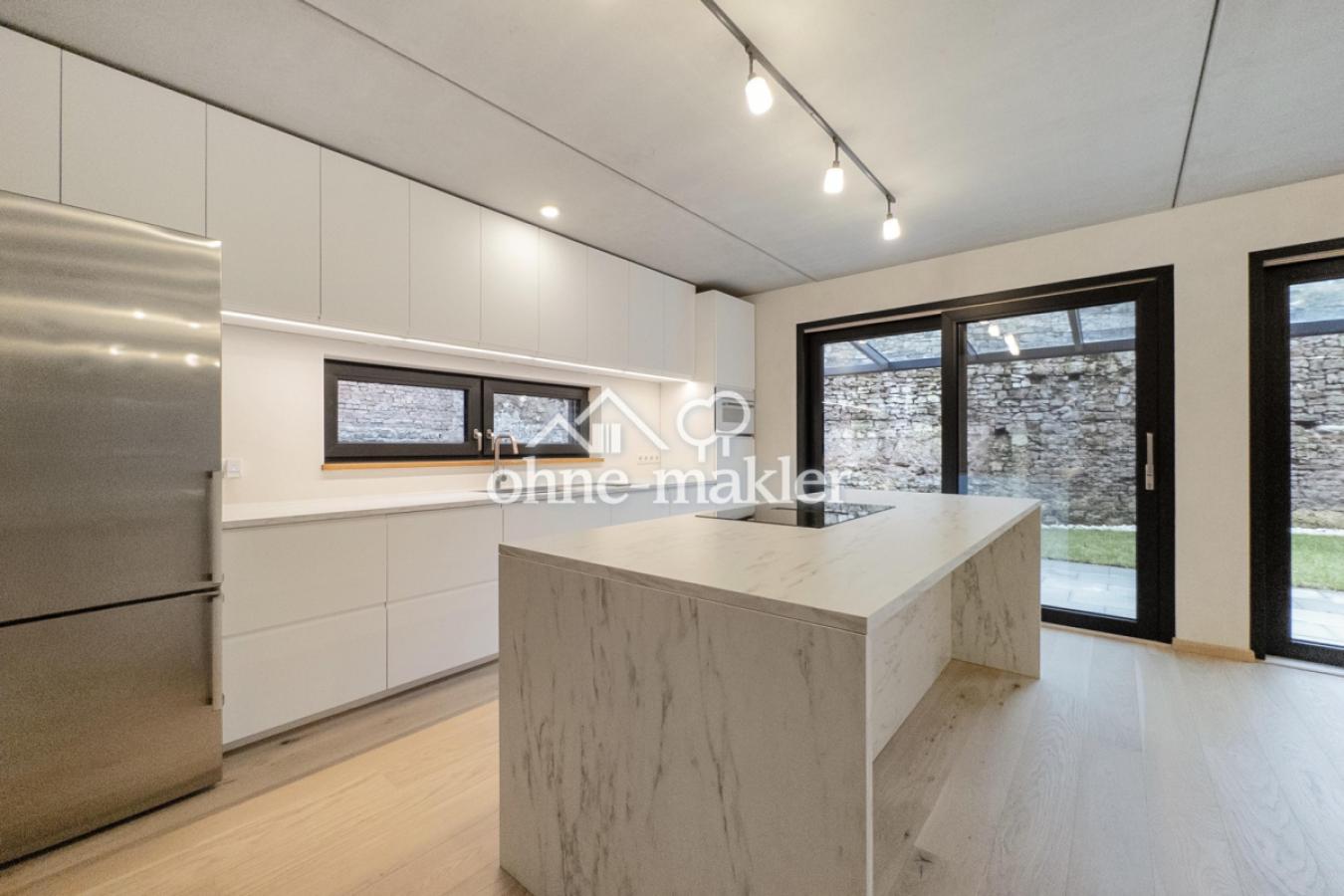 Küche mit Kochinsel