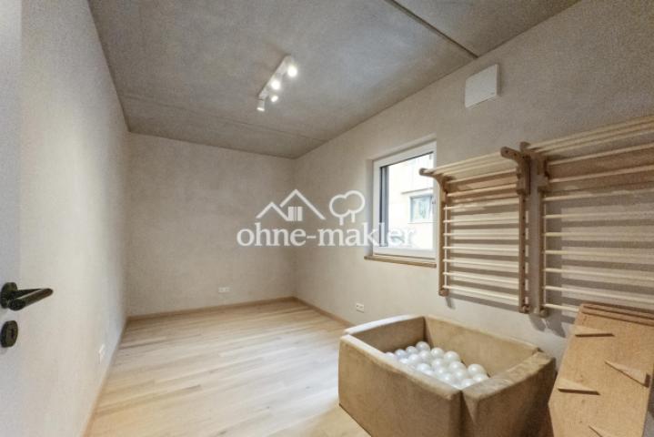 Zimmer EG (Büro/Spiel)