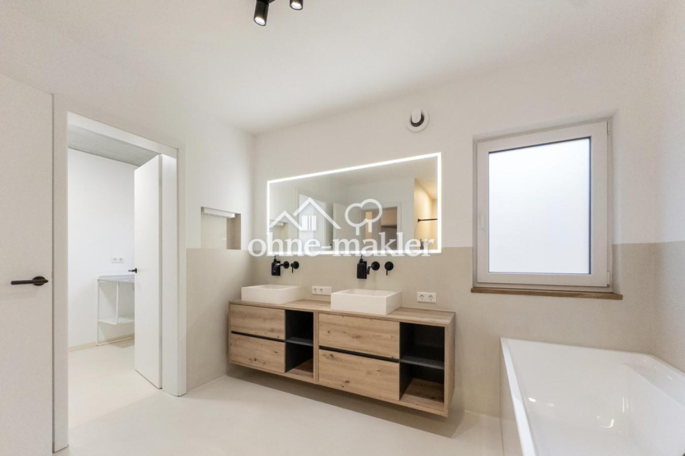 Bad mit Doppelwaschtisch