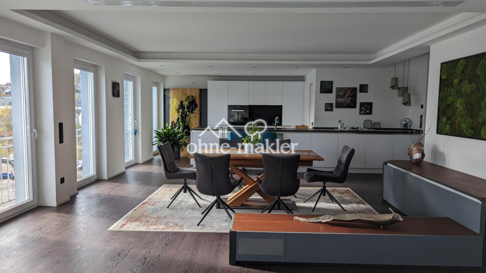 Esszimmer und Küche