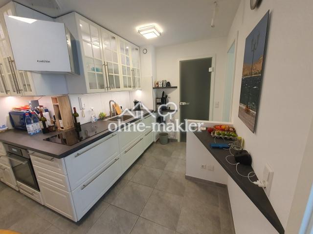 Küche, Blick zum Bad