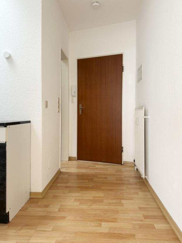 Eden-Ehbrecht-Immobilien_Verkauf_6-Parteien-MFH_Oldenburg-Osternburg_Beispiel-Wohnung-5_Flur-Blick