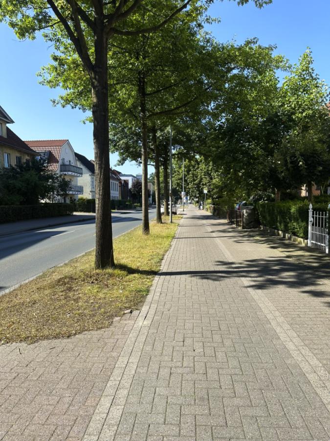 Eden-Ehbrecht-Immobilien_Verkauf_6-Parteien-MFH_Oldenburg-Osternburg_Straßenblick-L