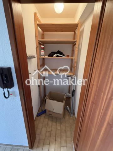 Abstellraum mit Regal