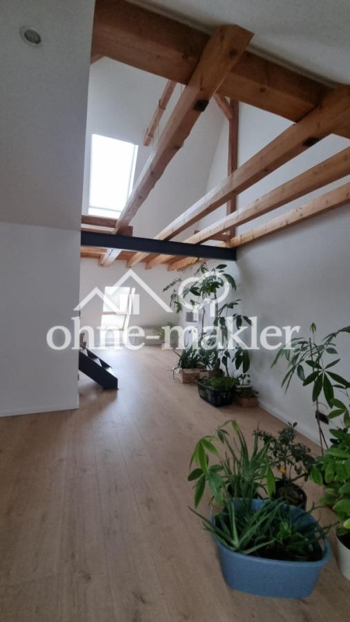 Wohnzimmer mit Cabrio Fenster