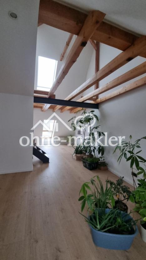 Wohnzimmer mit Cabrio Fenster