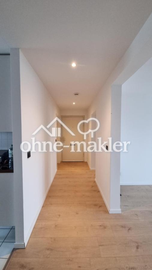 Flur mit Wohnungstür