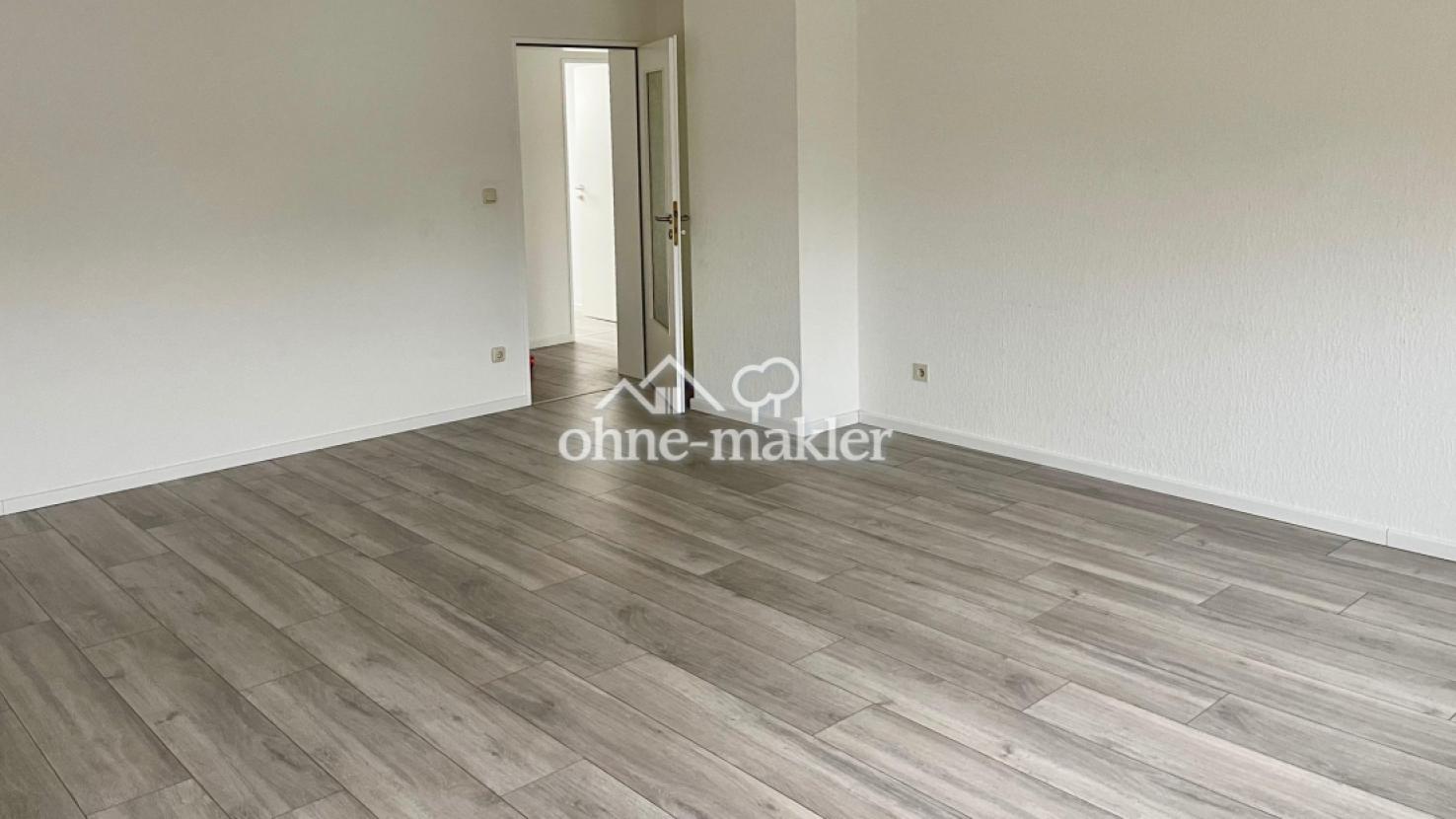 Wohnzimmer ca. 4,8 x 5,8 m