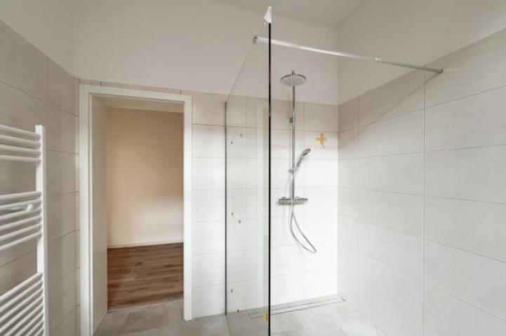 Bad mit bodentiefer Dusche