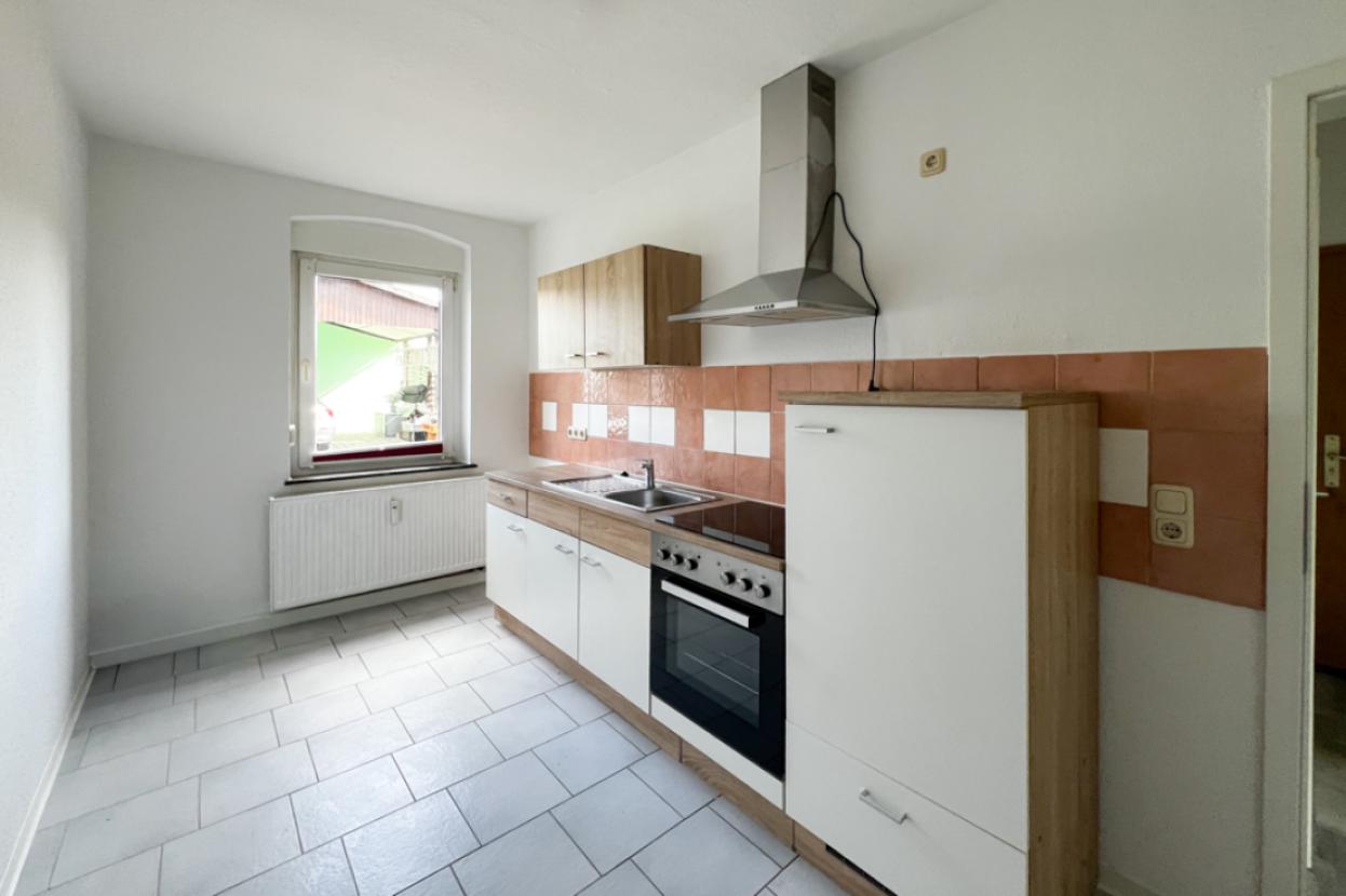 Tageslichtküche mit Einbauküche im EG