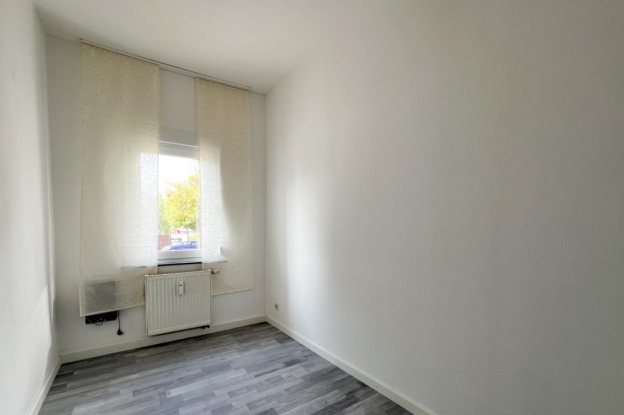 Schmales Schlafzimmer EG