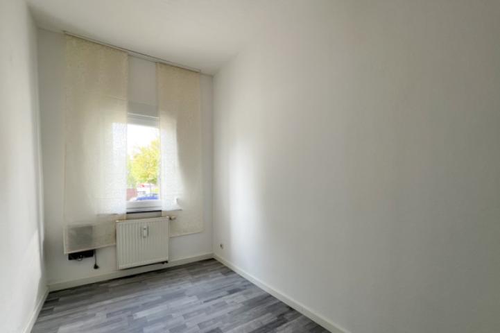 Schmales Schlafzimmer EG