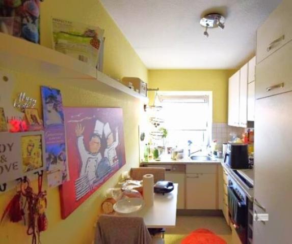 Einbauküche mit Esstisch für 2 Personen