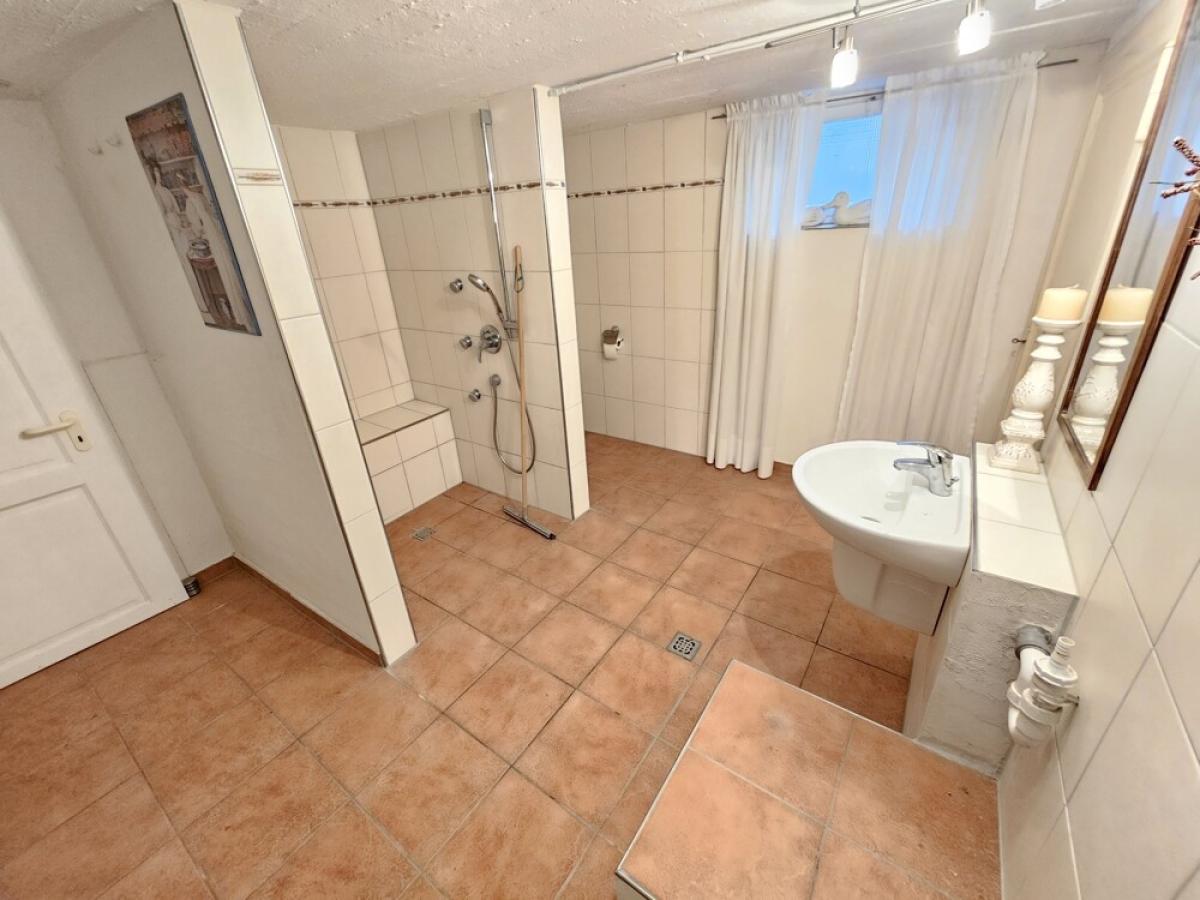 Badezimmer/Waschraum Untergeschoss