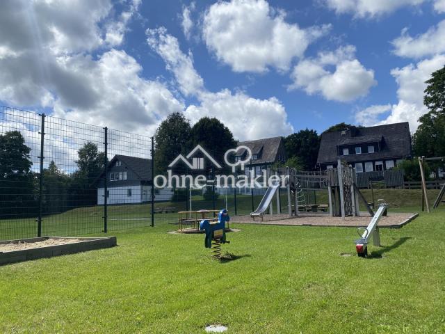 Spielplatz oberhalb des Hauses