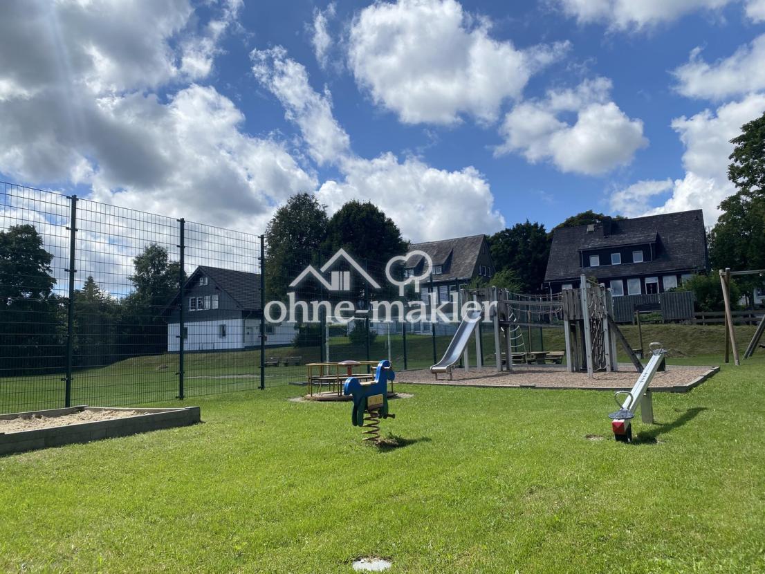 Spielplatz oberhalb des Hauses