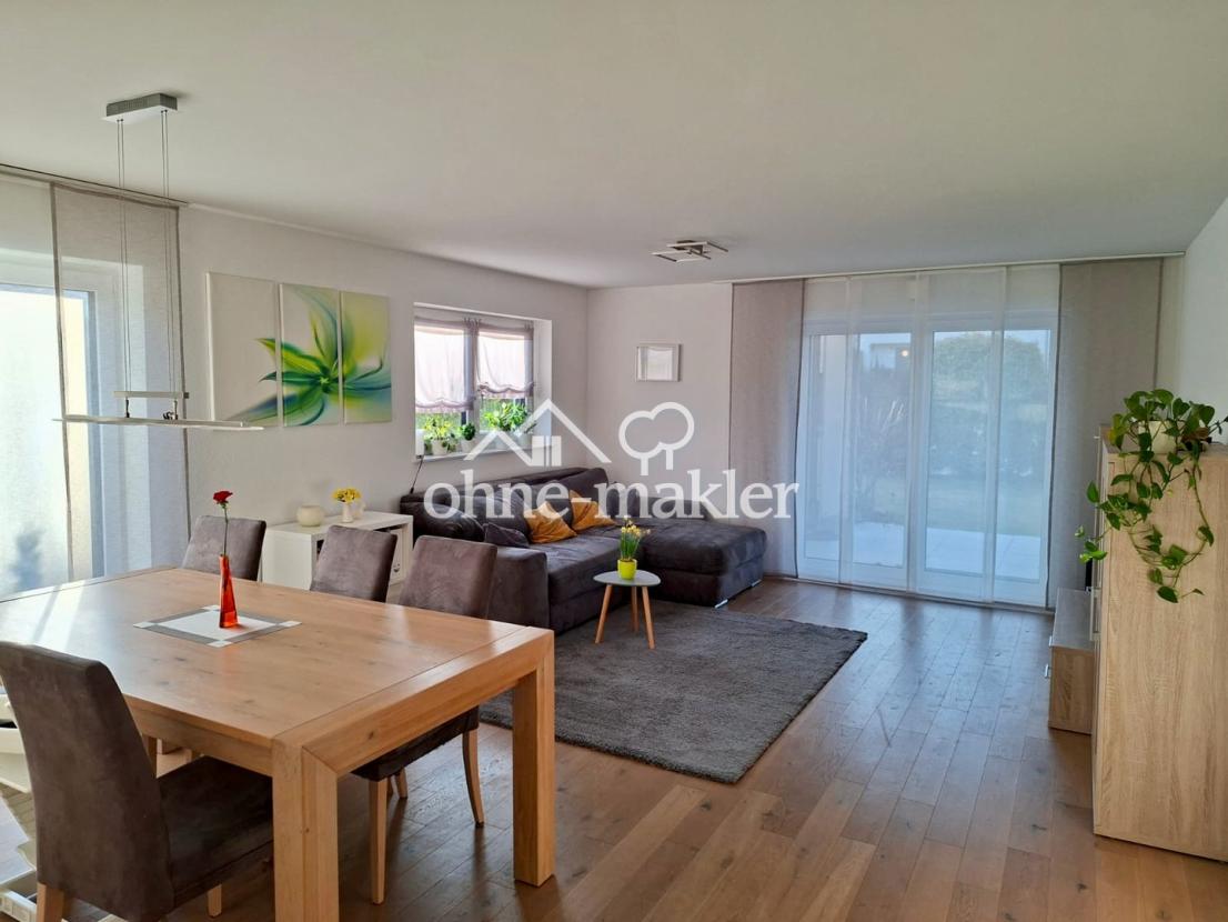 Esszimmer und Wohnzimmer