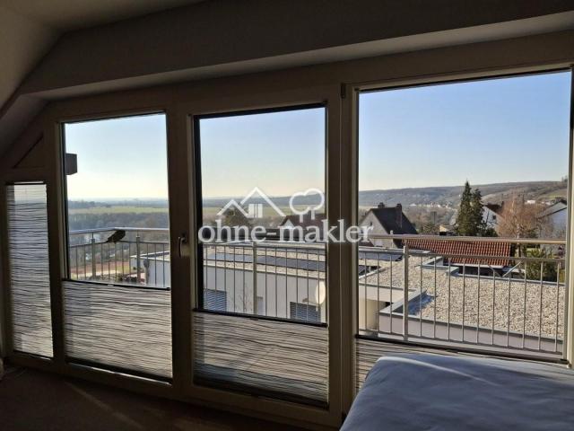 Zimmer OG mit Balkon