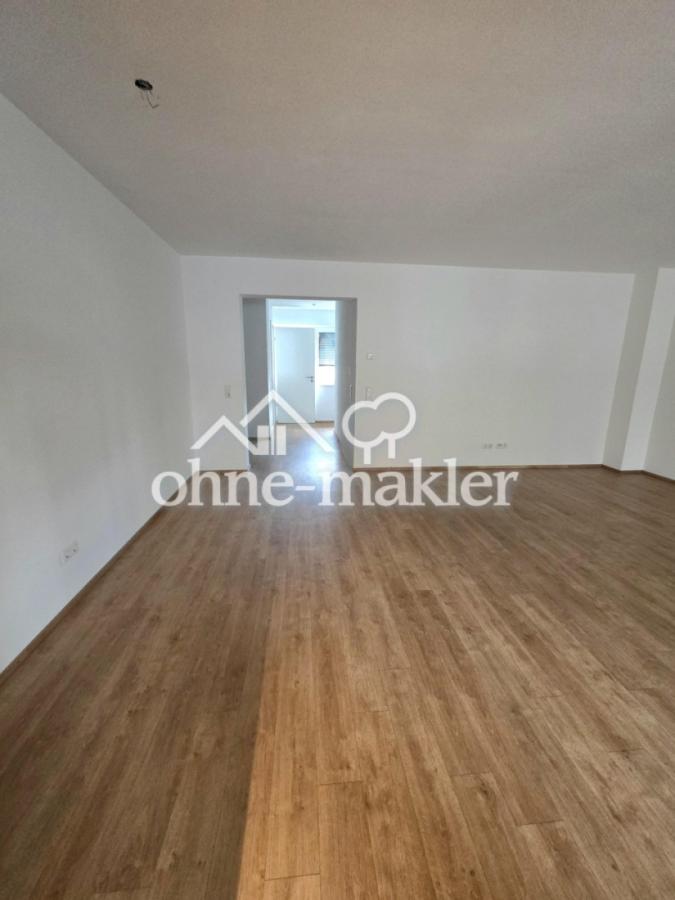 Wohnzimmer/ Sicht zum Flur